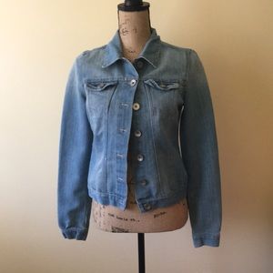 Cool jean jacket with lace back detailing
